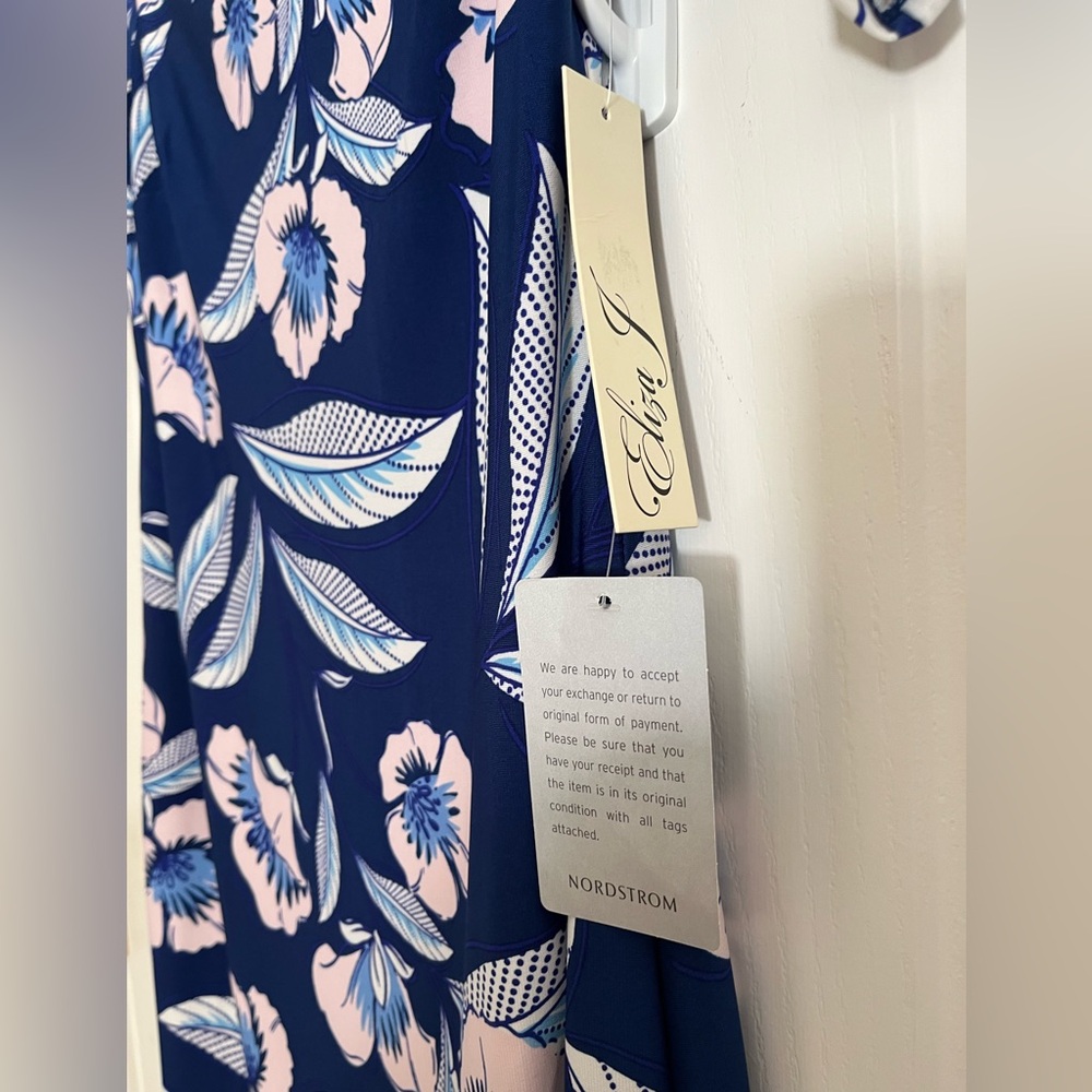 Eliza J florals dress. - Picture 3 of 4